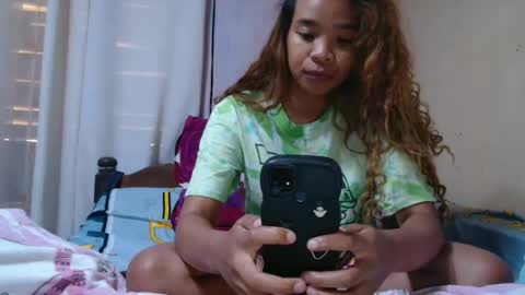 Snapshot of roxanne_98 chatting on October 3, 5:27 am roxanne_98 online show from October 3, 5:27 am