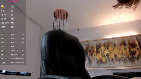 Roxanne Hill  online show from June 23, 1:28 pm