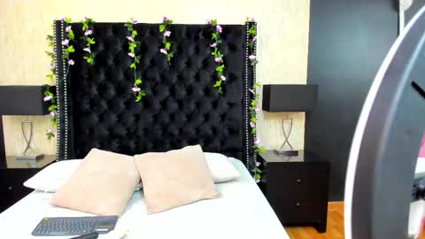 Roxie Jackson online show from December 5, 11:41 am