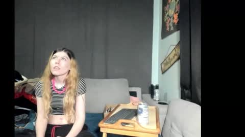 roxihazeleyes online show from March 2, 5:08 am