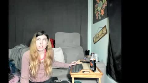 roxihazeleyes online show from May 24, 4:09 am