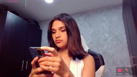 roxxi_2110 online show from January 6, 3:54 am