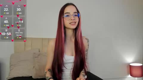 Snapshot of roxxy_mora chatting on February 21, 9:43 pm Roxxy online show from February 21, 9:43 pm