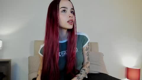 Snapshot of roxxy_mora chatting on February 11, 9:46 pm Roxxy online show from February 11, 9:46 pm