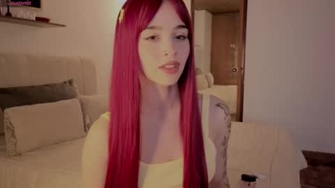 Snapshot of roxxy_mora chatting on October 6, 9:21 pm Roxxy online show from October 6, 9:21 pm