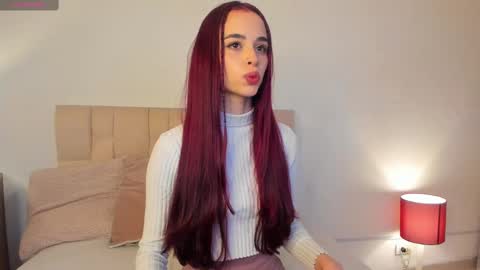 Snapshot of roxxy_mora chatting on March 6, 9:53 pm Roxxy online show from March 6, 9:53 pm
