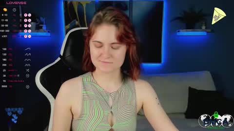 Snapshot of roxy_foxi chatting on October 5, 2:20 am Roxy fiery online show from October 5, 2:20 am