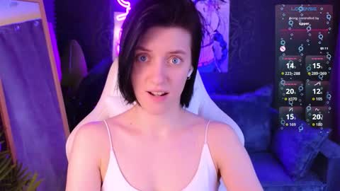 roxy_riot_ online show from March 5, 7:28 am