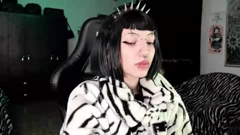 Roxy Independient model Help me to reach 50 thumbs up online show from December 16, 2:08 am