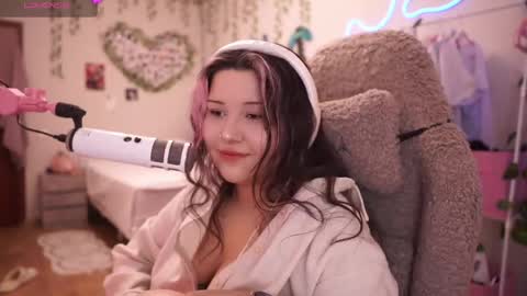 roxysuh online show from April 18, 8:38 am