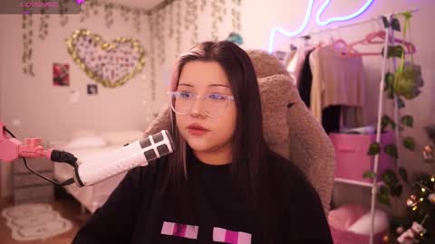 roxysuh online show from February 5, 7:23 am