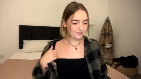 Roxy online show from April 1, 1:34 pm