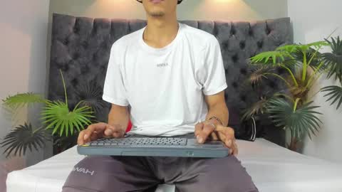 Snapshot of roy_rusell chatting on October 3, 10:29 pm ROY online show from October 3, 10:29 pm