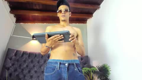 Snapshot of roy_rusell chatting on October 4, 10:40 pm ROY online show from October 4, 10:40 pm