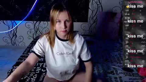 Snapshot of royangela chatting on October 11, 7:28 pm angela online show from October 11, 7:28 pm