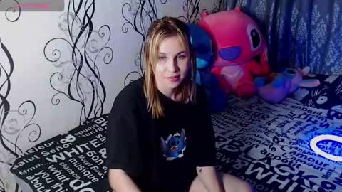 Snapshot of royangela chatting on September 25, 9:33 pm angela online show from September 25, 9:33 pm