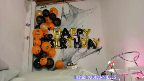Snapshot of rubidaniells_ chatting on October 11, 11:37 am Daniells online show from October 11, 11:37 am