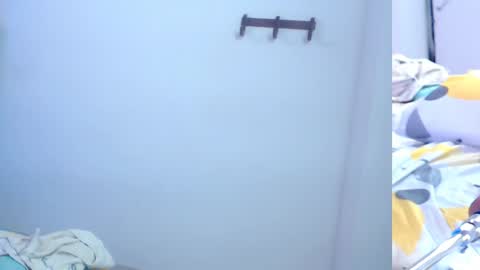 Snapshot of rubidaniells_ chatting on January 12, 4:42 am Daniells online show from January 12, 4:42 am