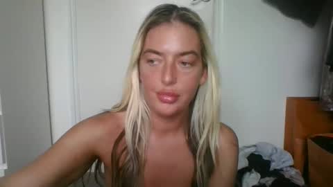 Snapshot of rubyredxxxoxxx chatting on February 8, 11:22 am rubyredxxxoxxx online show from February 8, 11:22 am