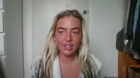 Snapshot of rubyredxxxoxxx chatting on January 4, 10:05 am rubyredxxxoxxx online show from January 4, 10:05 am