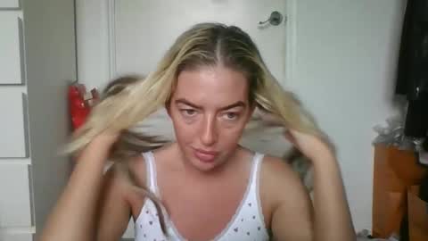 Snapshot of rubyredxxxoxxx chatting on December 14, 10:34 am rubyredxxxoxxx online show from December 14, 10:34 am