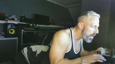 Chico que rico Caliente online show from January 19, 2:57 am