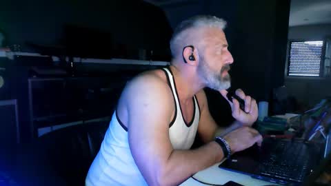 Chico que rico Caliente online show from March 9, 9:14 am