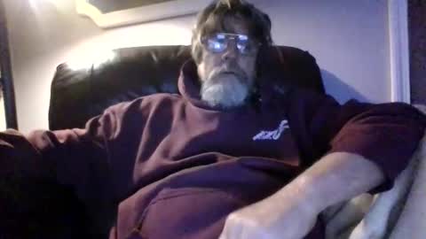 Snapshot of runningaround60 chatting on January 7, 2:31 am runningaround60 online show from January 7, 2:31 am