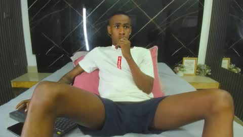 Snapshot of runnyx_09 chatting on October 6, 7:20 pm Runnix  online show from October 6, 7:20 pm