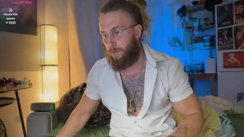 Snapshot of rusbigpaul chatting on March 9, 6:00 pm Paul online show from March 9, 6:00 pm
