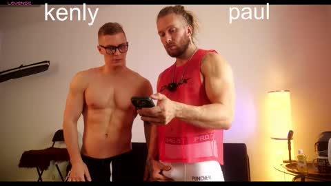 Snapshot of rusbigpaul chatting on October 6, 12:12 pm Paul online show from October 6, 12:12 pm