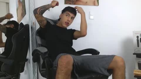  R U S S E L L  online show from February 20, 4:01 am