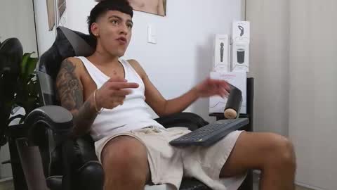  R U S S E L L  online show from February 9, 9:28 pm