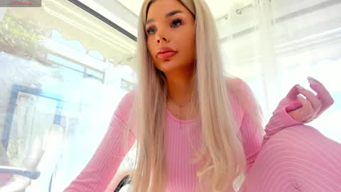 Ava online show from April 19, 7:53 am