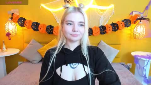 ruthbryant online show from October 25, 12:44 am