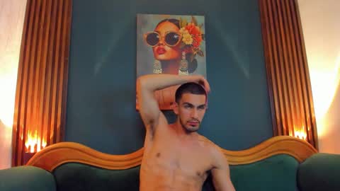 Ryan independent model online show from November 9, 9:50 pm