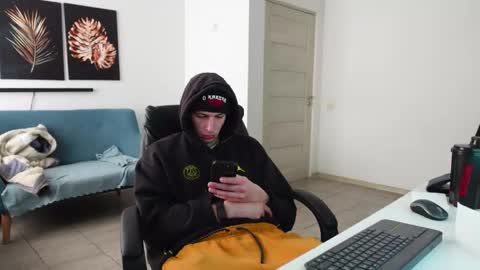 RYAN DOZER online show from April 30, 6:18 am