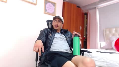 Snapshot of ryan_maxy chatting on February 15, 6:33 pm ryan online show from February 15, 6:33 pm