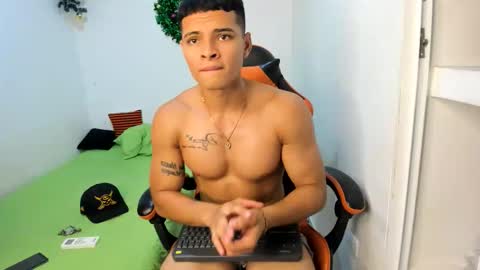 ryan_myerz online show from December 13, 7:53 pm