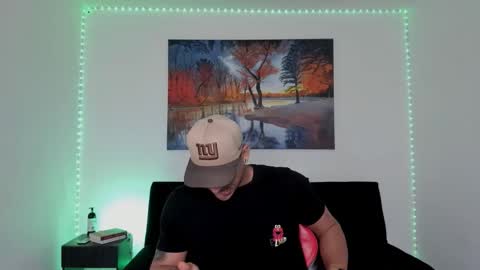 ryanwhite3 online show from February 15, 6:17 pm