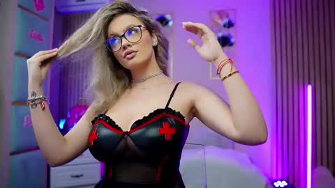 SabrinaJade online show from March 23, 8:19 am