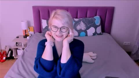 Sabrina MacMarren online show from October 3, 7:00 pm