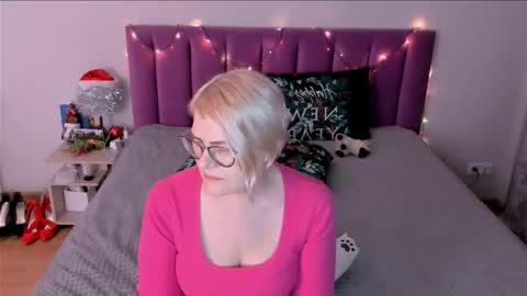 Sabrina MacMarren online show from January 13, 6:05 pm