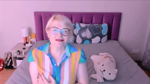 Sabrina MacMarren online show from October 13, 3:47 pm