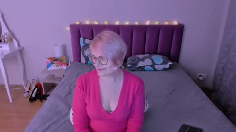 Sabrina MacMarren online show from February 12, 5:16 pm