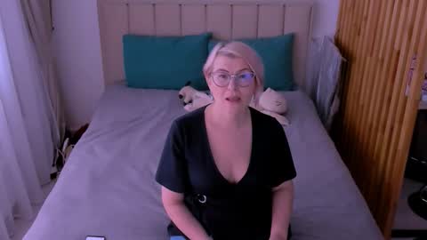 Sabrina MacMarren online show from March 2, 9:38 am