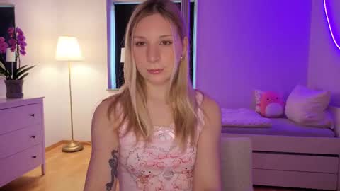 Snapshot of sabrinarose_x chatting on February 10, 11:25 am Sabrina Rose online show from February 10, 11:25 am