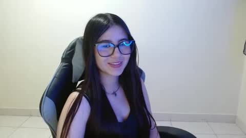 Sahaliefox  online show from November 18, 9:07 pm