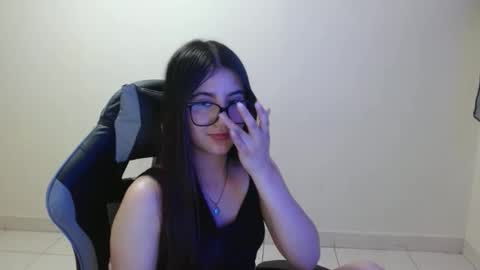 Sahaliefox  online show from November 28, 10:50 pm