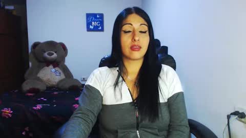 Snapshot of sahotlove1 chatting on October 2, 2:54 am Karina online show from October 2, 2:54 am